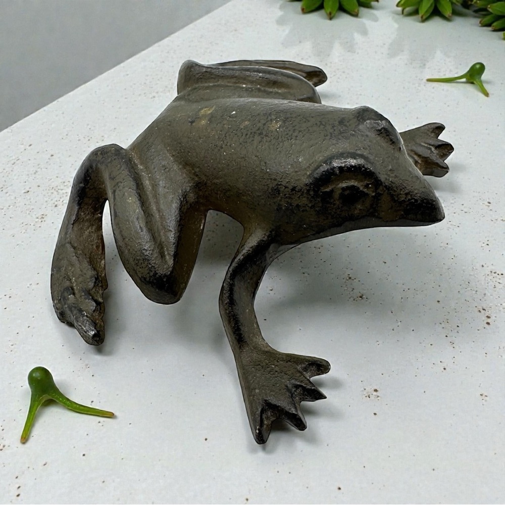 Vintage Cast Metal Frog Paperweight Garden Decor Doorstop Urban Minimalist
